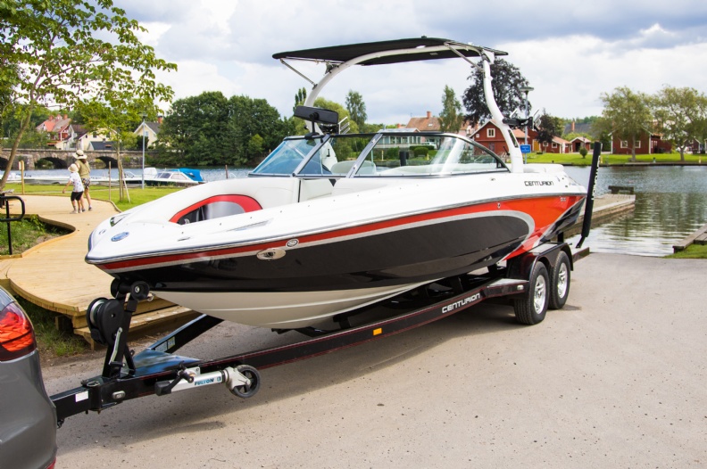 Video ovan �r 2015 Centurion Enzo SV233, samma skrov, motor, surfv�g, k�regenskaper, mm som 2011 Enzo SV230.  Men lite annorlunda inredning, tower, mm.